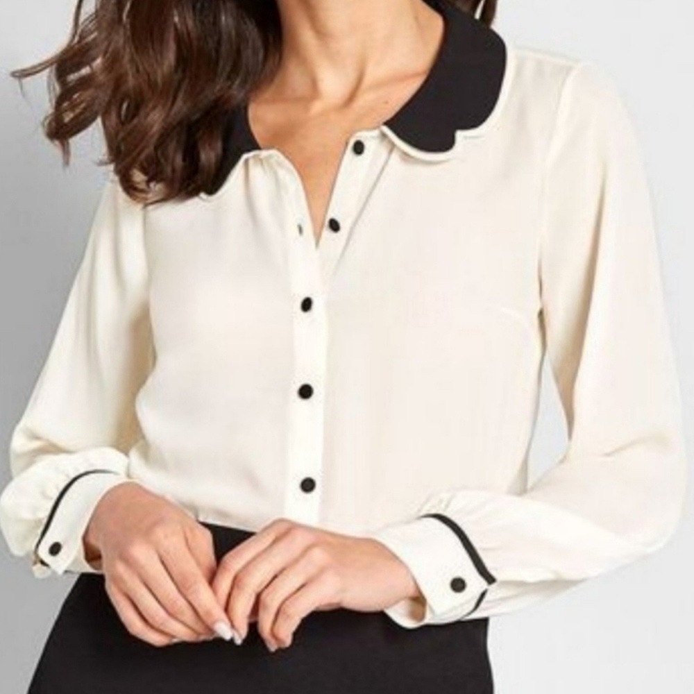 ModCloth Cream Black Scalloped Peter Pan Collar Button Down Blouse Small